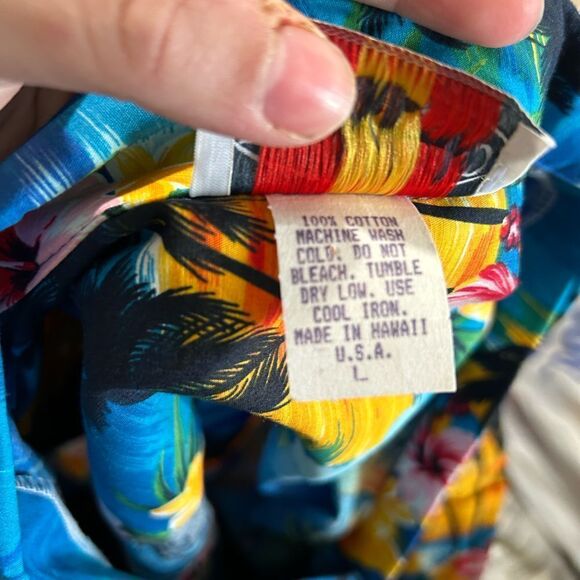 Vintage Hawaiian Button Down Shirt - Picture 3 of 3